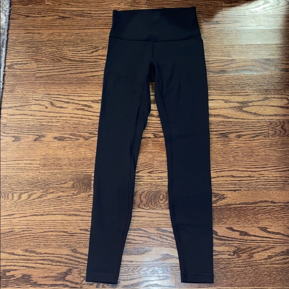 black lululemon wunder under leggings